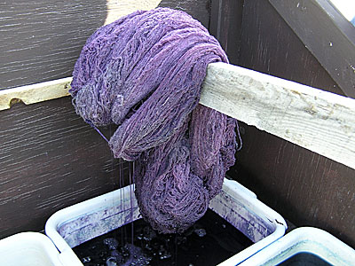 Dyeing yarn