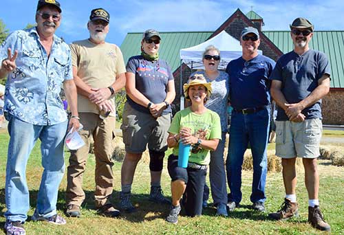 Devin with some of the veterans who attended her keynote speech. English photo