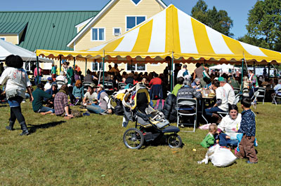 Volunteers at the Common Ground Country Fair enjoy meals made from donated organic foods. English photo