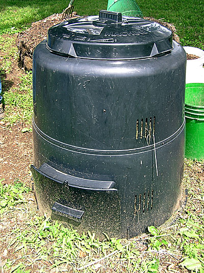 Compost bin of recycled plastic